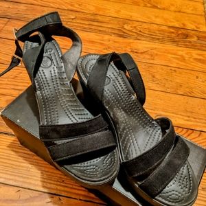 Crocs Leigh wedge black